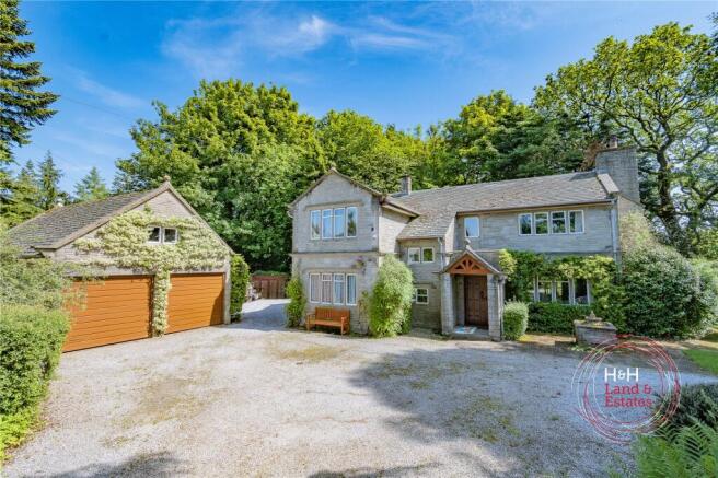 4 bed property, in Furrows End, £700,000