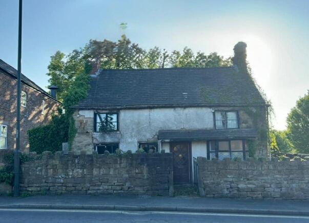 3 bed property, in High Street, £240,000