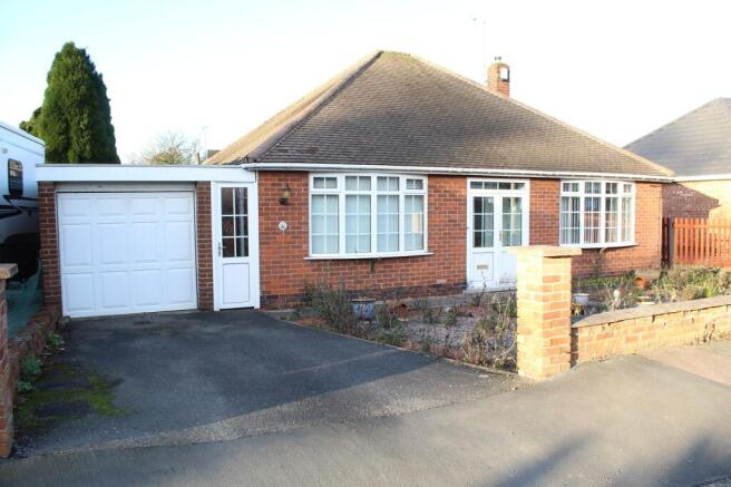2 bed property, in Pennine Avenue, £199,995