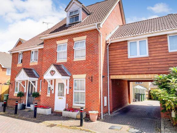 3 bed property, in Doe Walk, £325,000