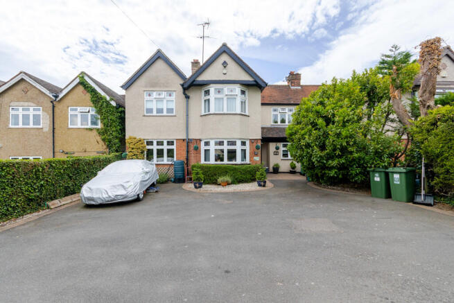 4 bed property, in Garston Drive, £825,000