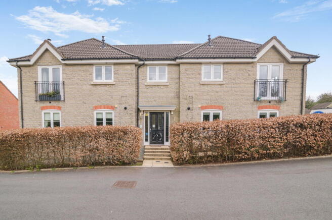 2 bed property, in Lawdley Road, £190,000