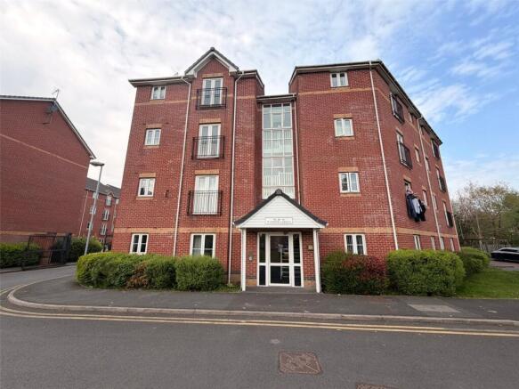 2 bed property, in Waterside Gardens, £95,000