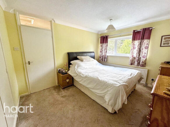 4 bed property, in Taymor Place, £325,000