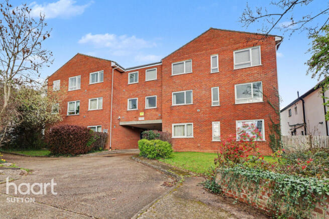 2 bed property, in Grand Drive, £350,000
