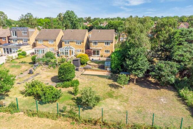 3 bed property, in Lower Road, £795,000