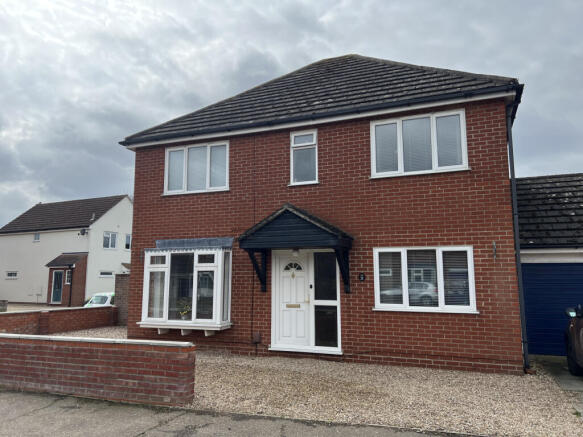 4 bed property, in Tollgate Drive, £425,000