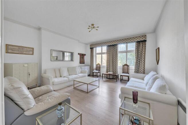 4 bed property, in Blomfield Court, £1,050,000
