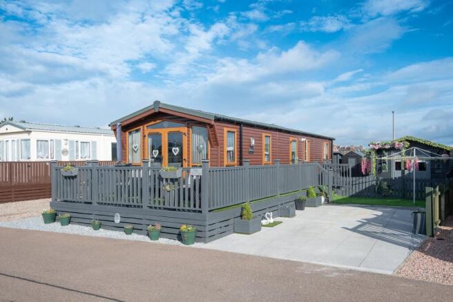 2 bed property, in South Links, £62,500
