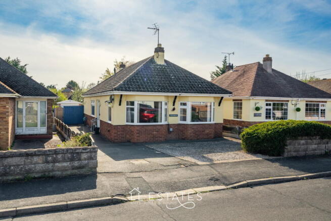 3 bed property, in Ffordd Dewi, £240,000