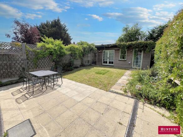 2 bed property, in Derwent Avenue, £550,000