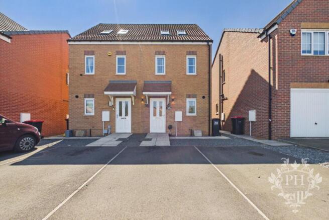 3 bed property, in Buckthorn Grove, £175,000
