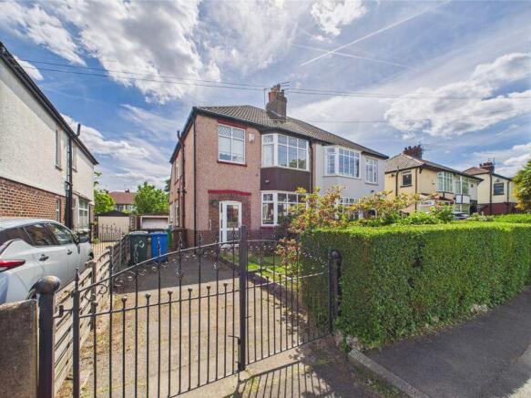 3 bed property, in Kingsway, £325,000