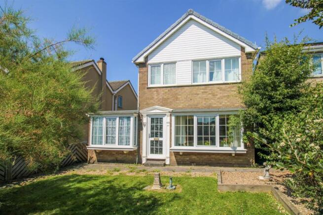 3 bed property, in Ackworth Road, £285,000