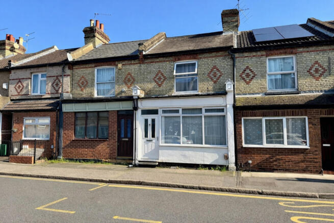 4 bed property, in Leavesden Road, £460,000
