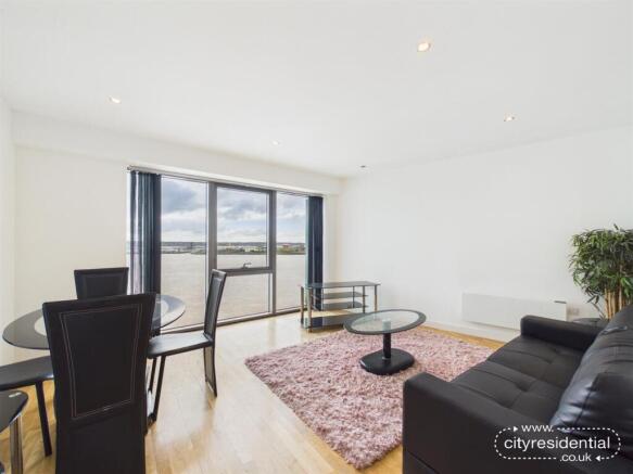 2 bed property, in Alexandra Tower, £150,000