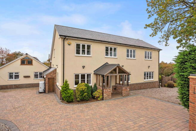 8 bed property, in Oakmead Lodge, £1,900,000