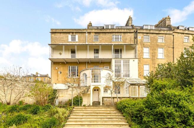 8 bed property, in Widcombe Crescent, £2,500,000