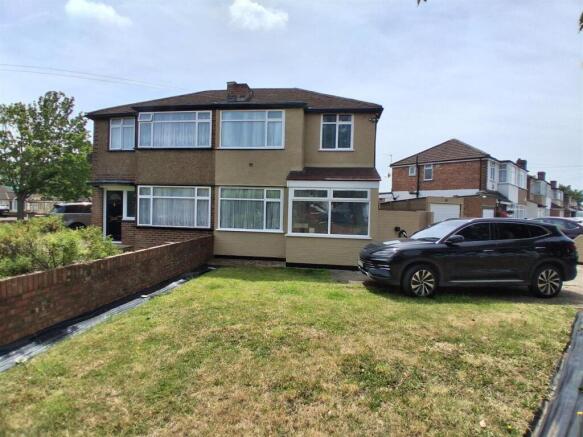 2 bed property, in Leamington Place, £500,000