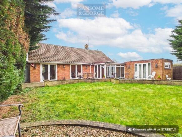 3 bed property, in Bath Road, £575,000