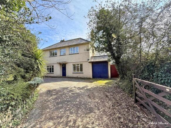 3 bed property, in Tregolls Road, £475,000