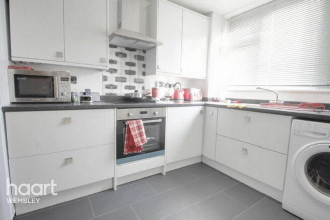 1 bed property, in Barnhill Road, £235,000