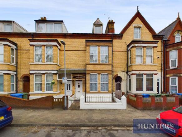 6 bed property, in Blackburn Avenue, £180,000