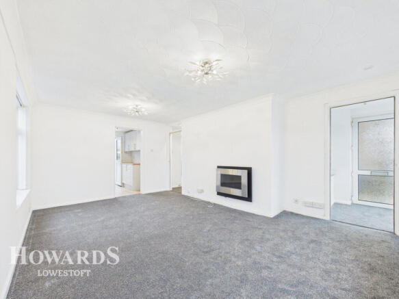 2 bed property, in Breydon Way, £240,000