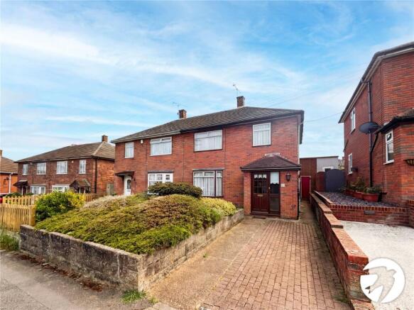 3 bed property, in Leeward Road, £325,000
