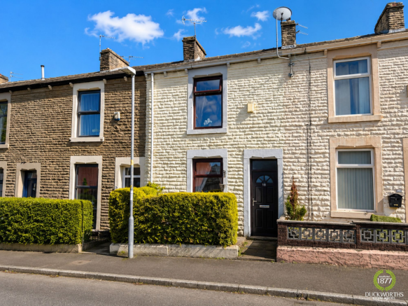2 bed property, in Kirk Road, £100,000