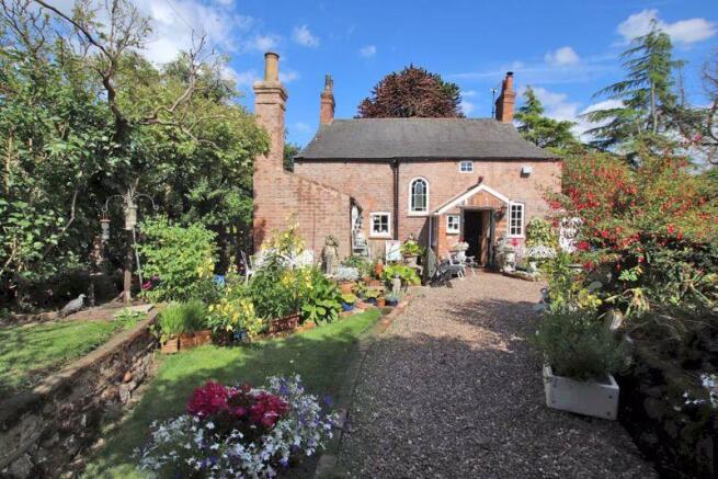 3 bed property, in St Michaels Road, £415,000