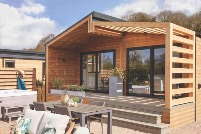 3 bed property, in Blackwater Meadow, £250,000