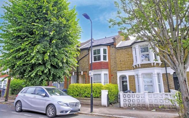 1 bed property, in Alexandria Road, £190,000
