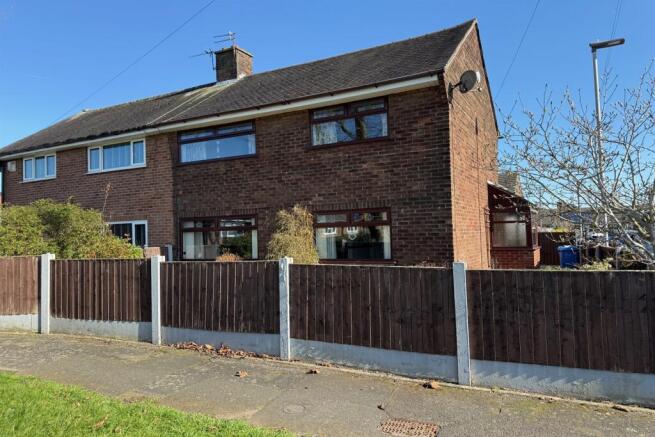 3 bed property, in Fitzwalter Road, £225,000