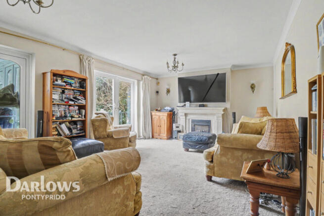 4 bed property, in Nant Y Dall Avenue, £375,000