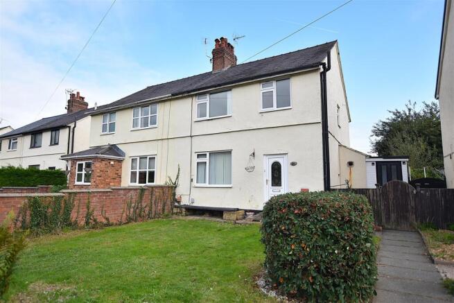3 bed property, in Wrexham Road, £160,000