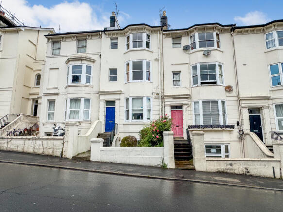1 bed property, in 28A Chatham Place, £162,000