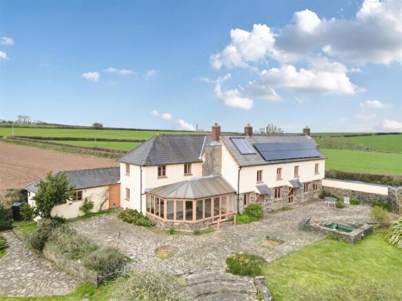 5 bed property, in Burrington, £750,000
