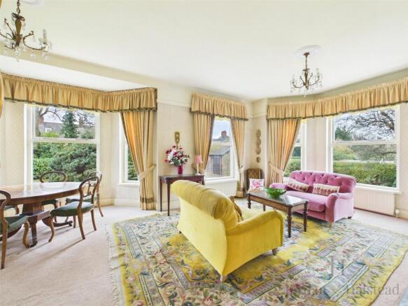 2 bed property, in Kennerleys Lane, £400,000