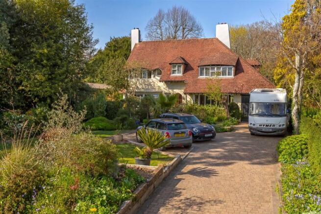 4 bed property, in Fourth Avenue, £1,000,000