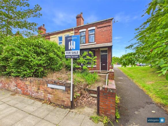 2 bed property, in Milton Walk, £55,000