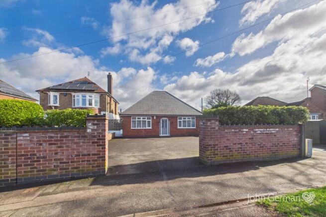 2 bed property, in Rolleston Road, £320,000