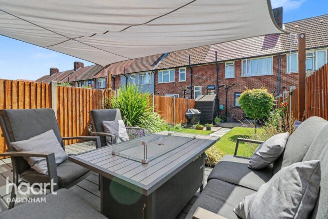 2 bed property, in Marlborough Road, £375,000
