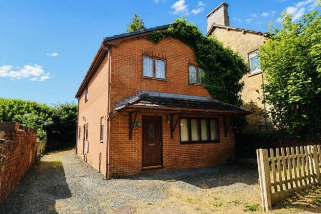 4 bed property, in Brynisa Road, £225,000