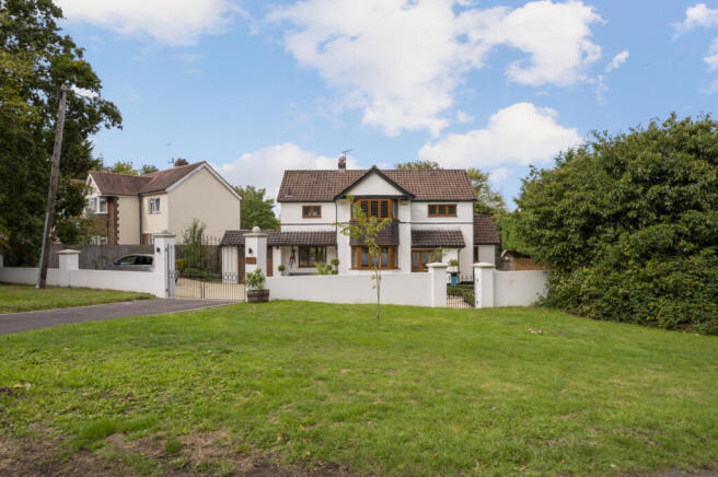 4 bed property, in Woodstock Lane North, £1,250,000