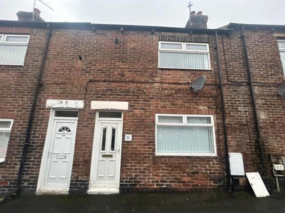 2 bed property, in Albert Street, £50,000