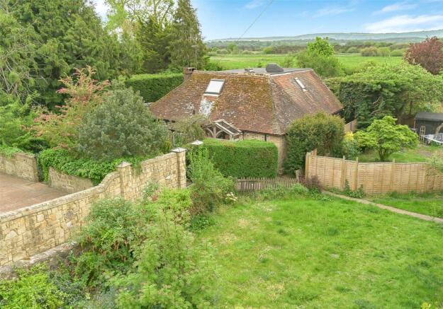 4 bed property, in Lower Street, £800,000