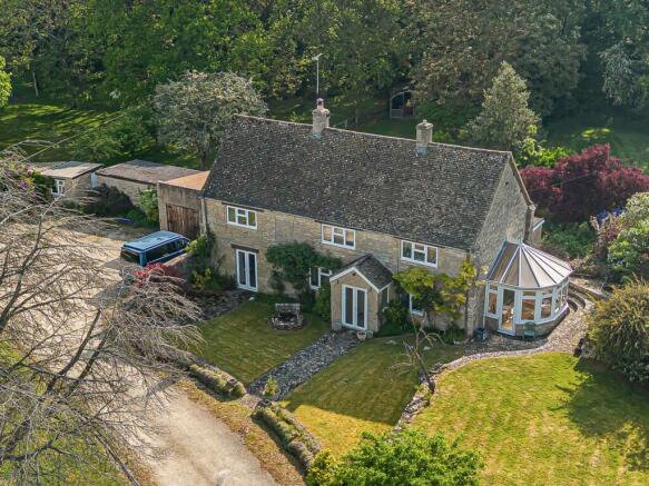 3 bed property, in White Oak Green, £1,000,000