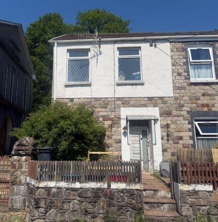 2 bed property, in 7 Caerlan Cottages, £63,000