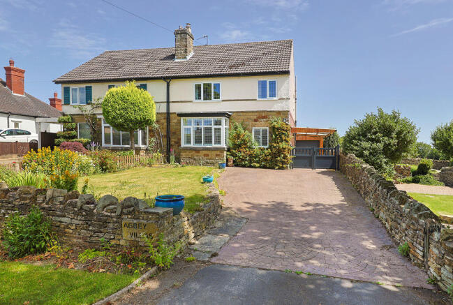 3 bed property, in Cutthorpe Road, £425,000
